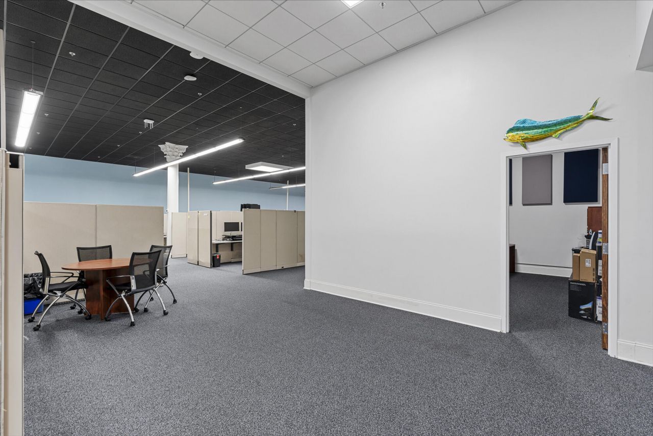 5935 Rivers Avenue Photo 21