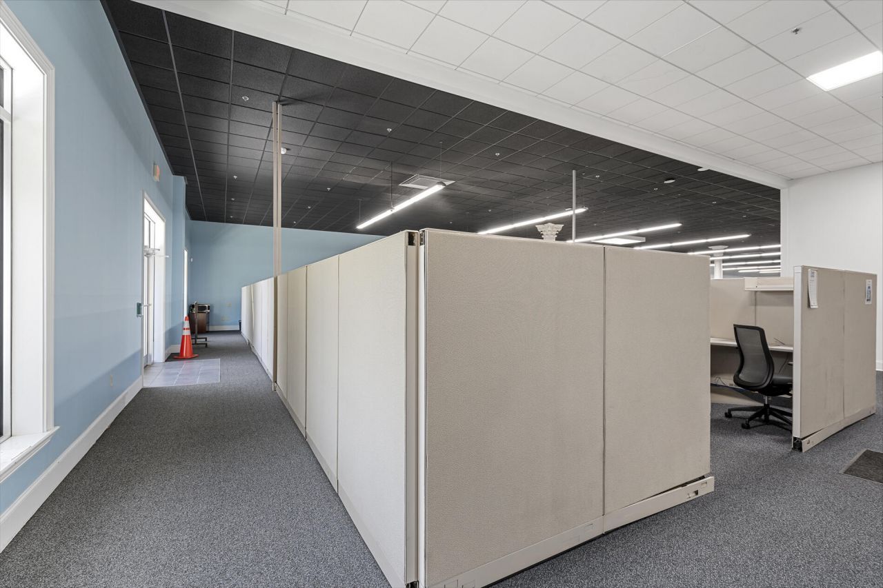 5935 Rivers Avenue Photo 22