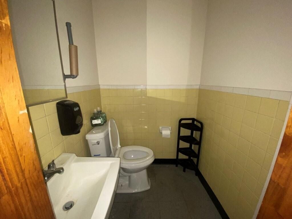 8300 Dorchester Road Photo 11