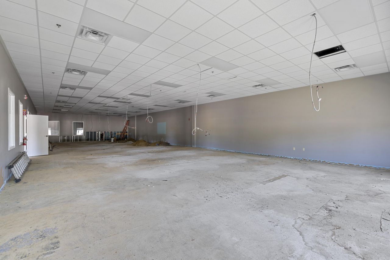 5935 Rivers Avenue Photo 4