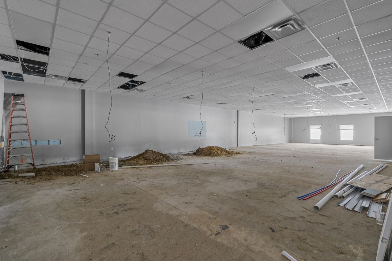 5935 Rivers Avenue Photo 6