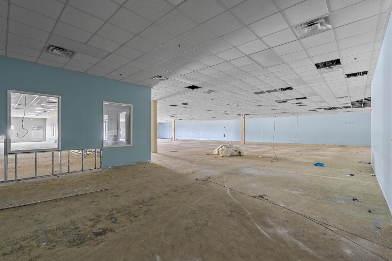 5935 Rivers Avenue Photo 7