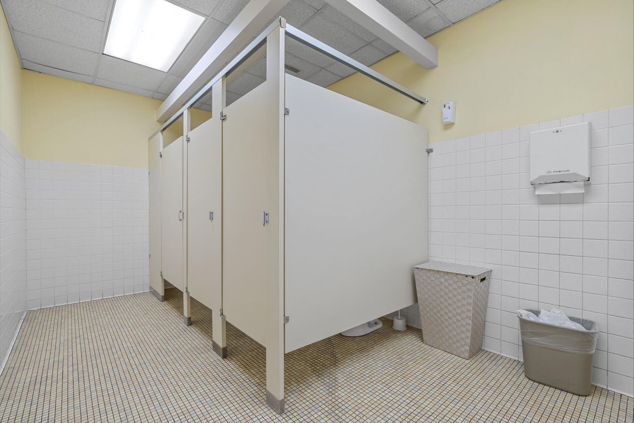 5935 Rivers Avenue Photo 10