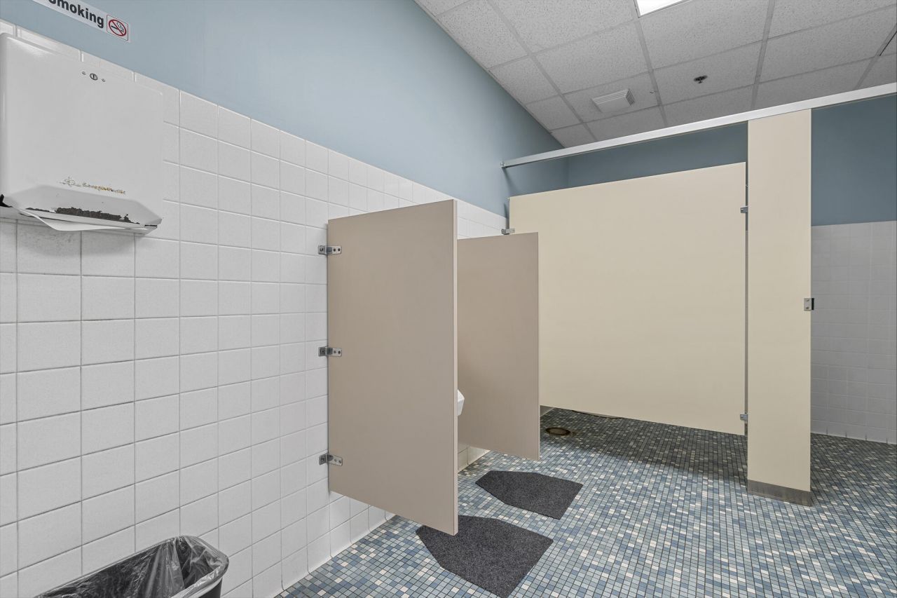 5935 Rivers Avenue Photo 12