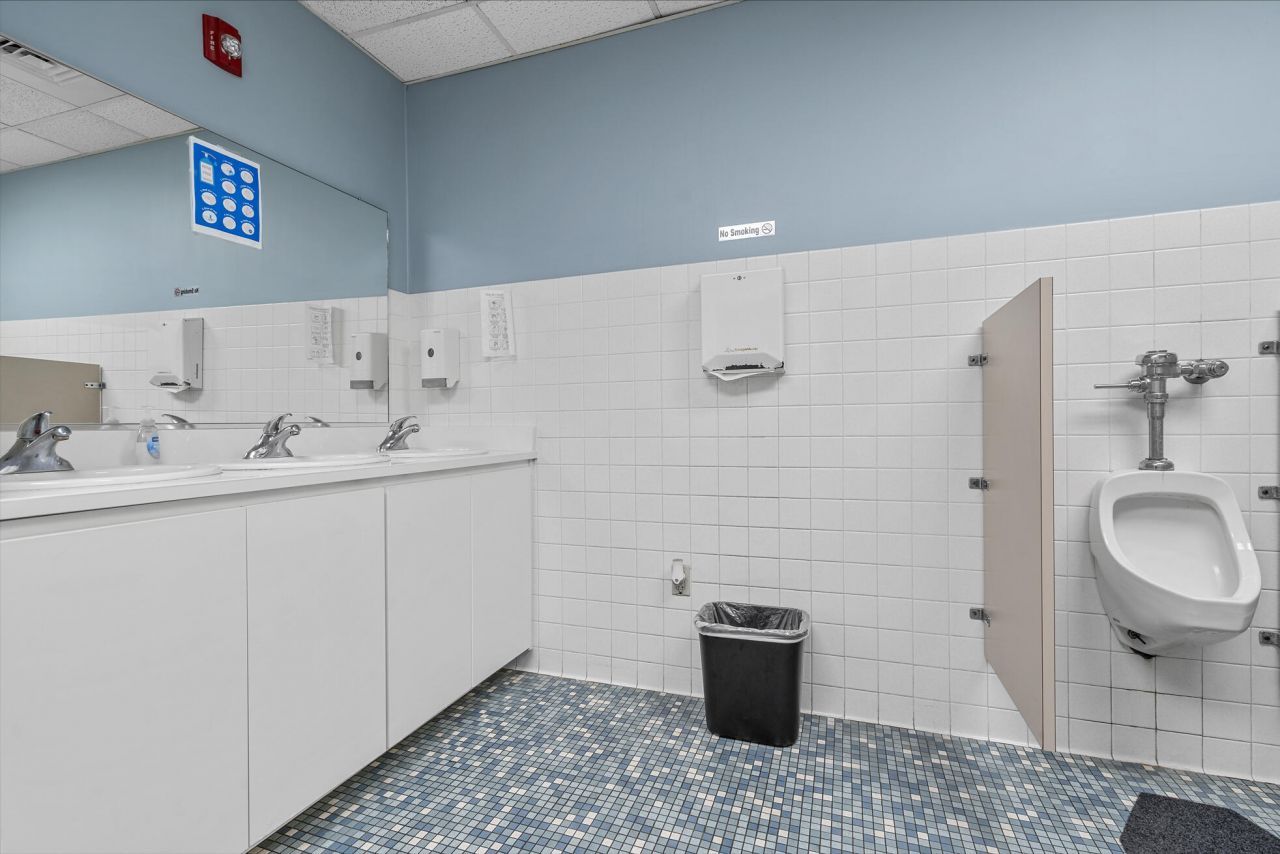 5935 Rivers Avenue Photo 13