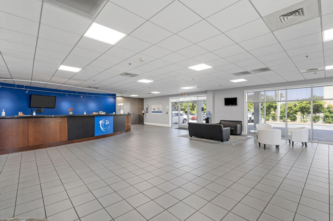 5935 Rivers Avenue Photo 16