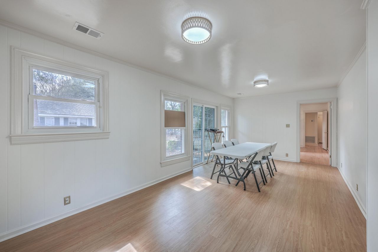 1251 Remount Road Photo 11