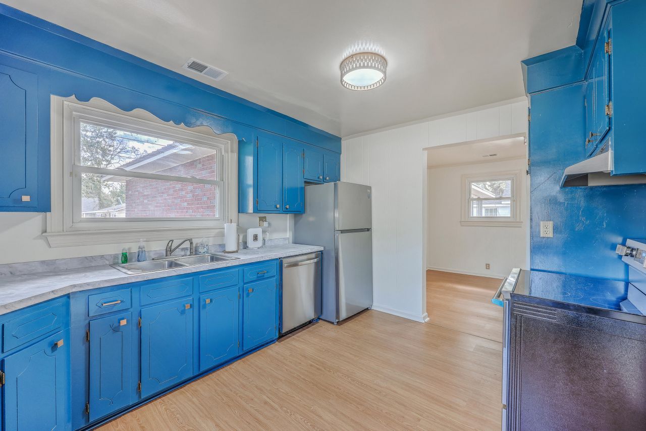 1251 Remount Road Photo 20