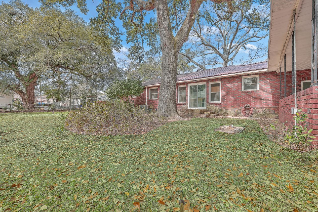 1251 Remount Road Photo 26