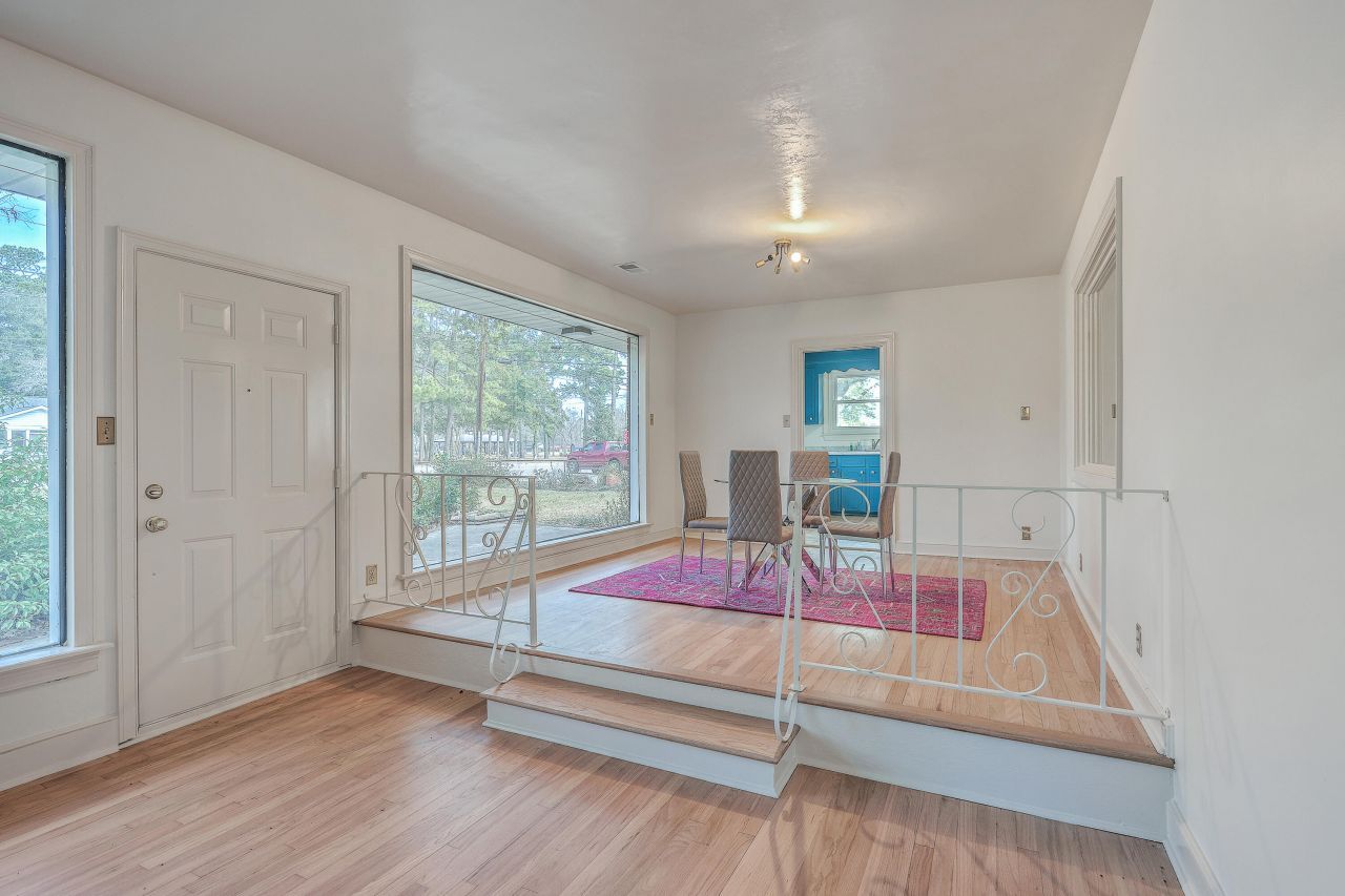 1251 Remount Road Photo 4