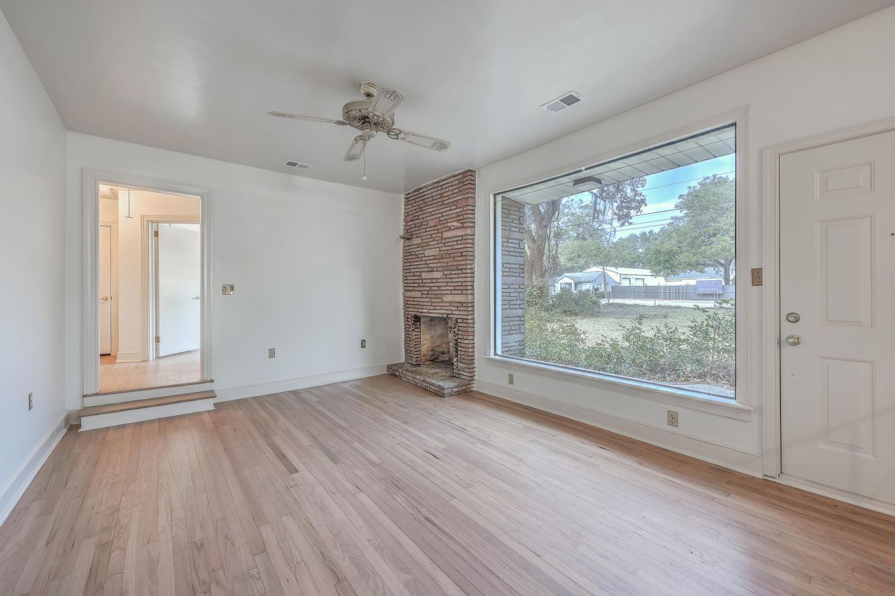 1251 Remount Road Photo 8