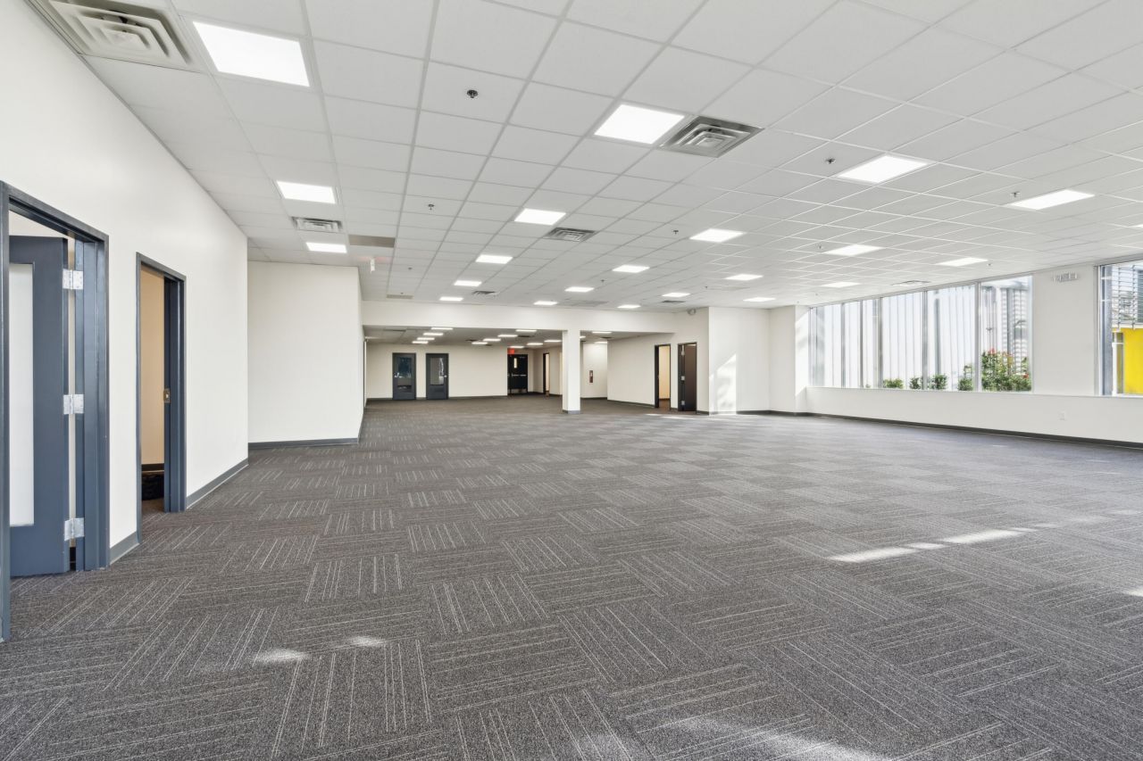 4500 West Leeds Avenue Photo 16