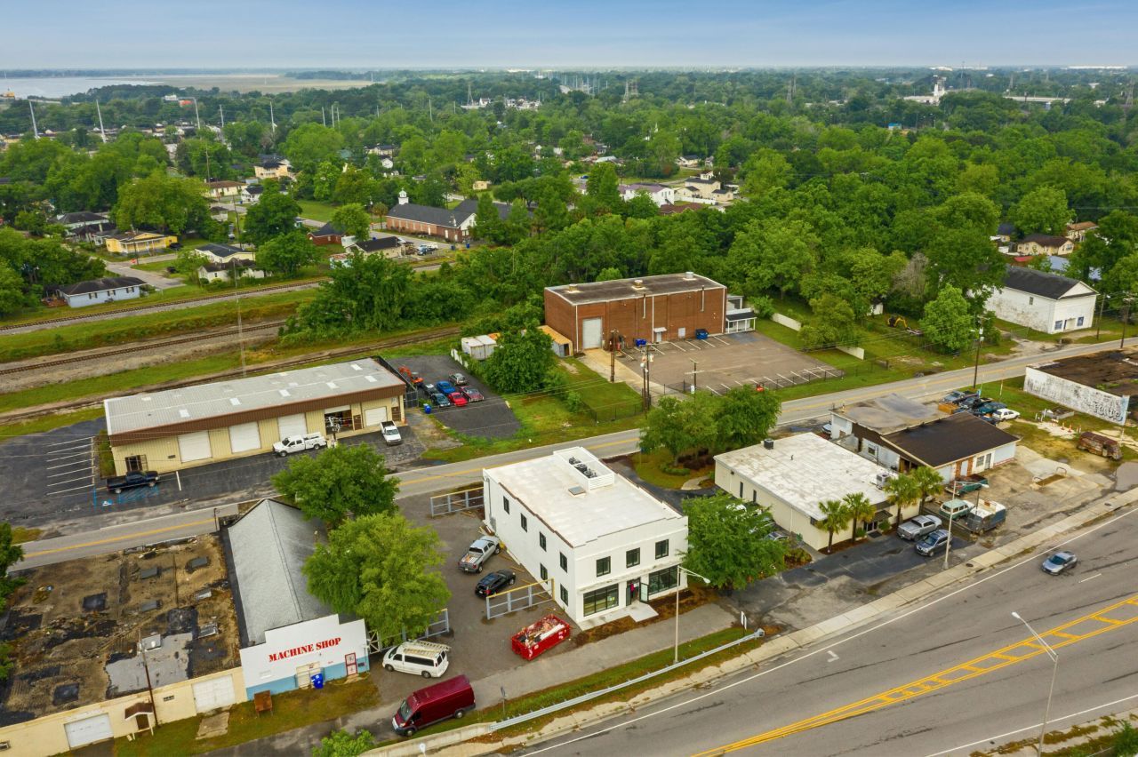 2837 Rivers Avenue Photo 5