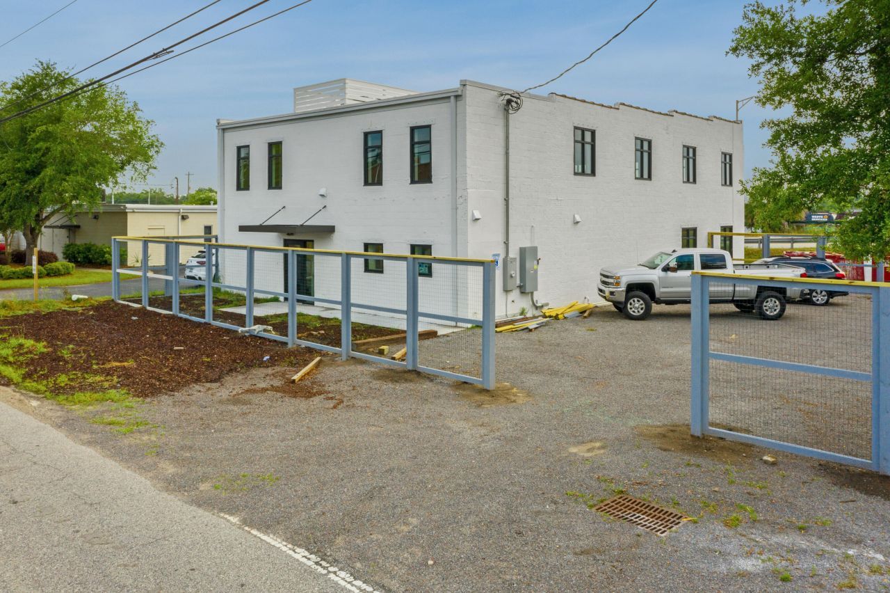 2837 Rivers Avenue Photo 7