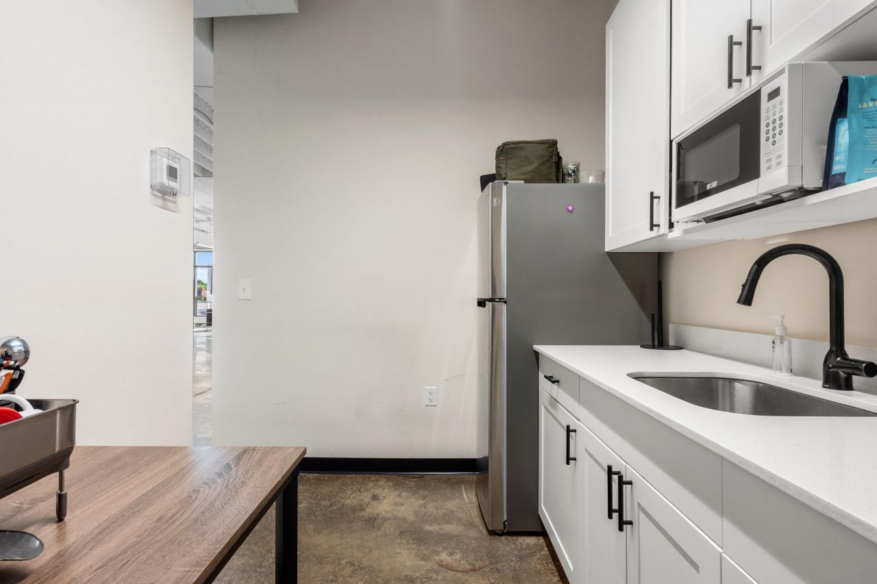 2837 Rivers Avenue Photo 8