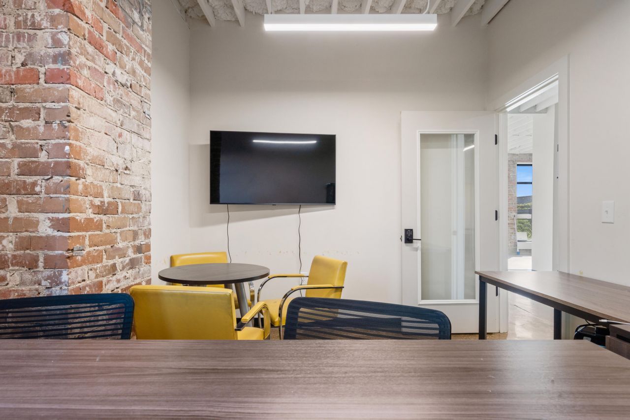 2837 Rivers Avenue Photo 9