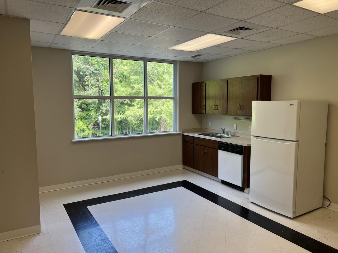 550 Long Point Road Photo 23