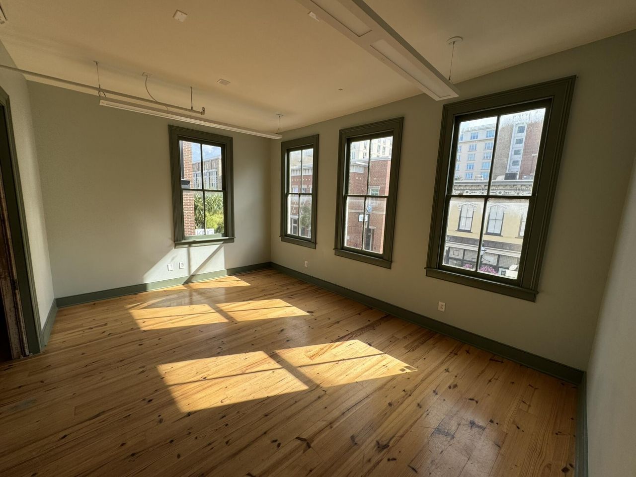 579 King Street Photo 5