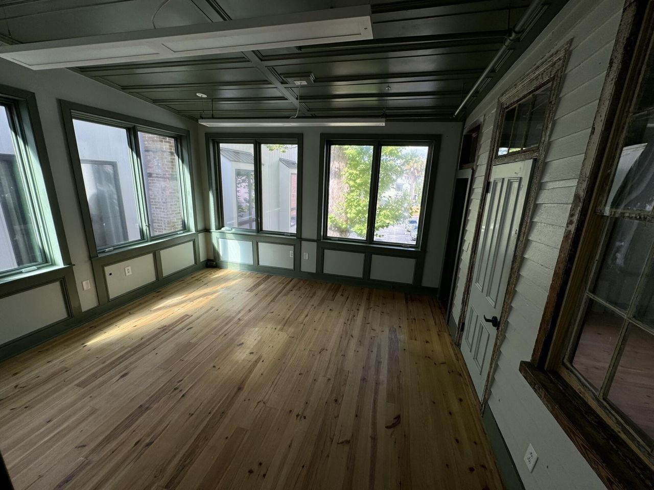 579 King Street Photo 6