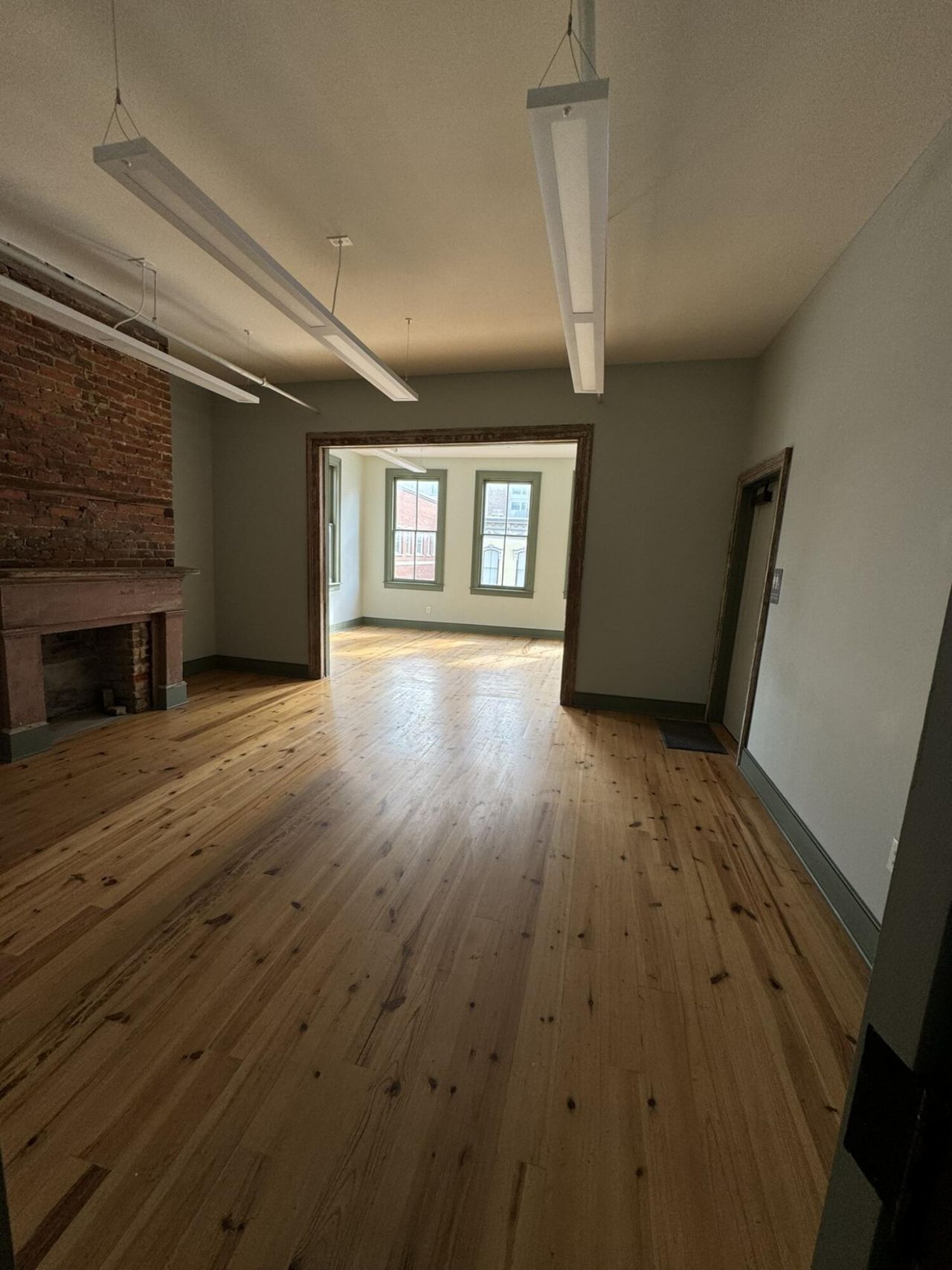 579 King Street Photo 8