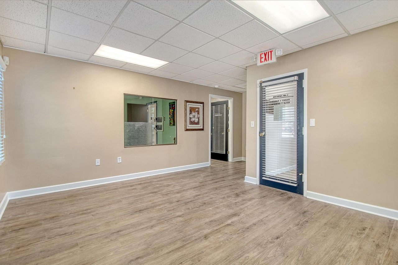 1 Carriage Lane Photo 10