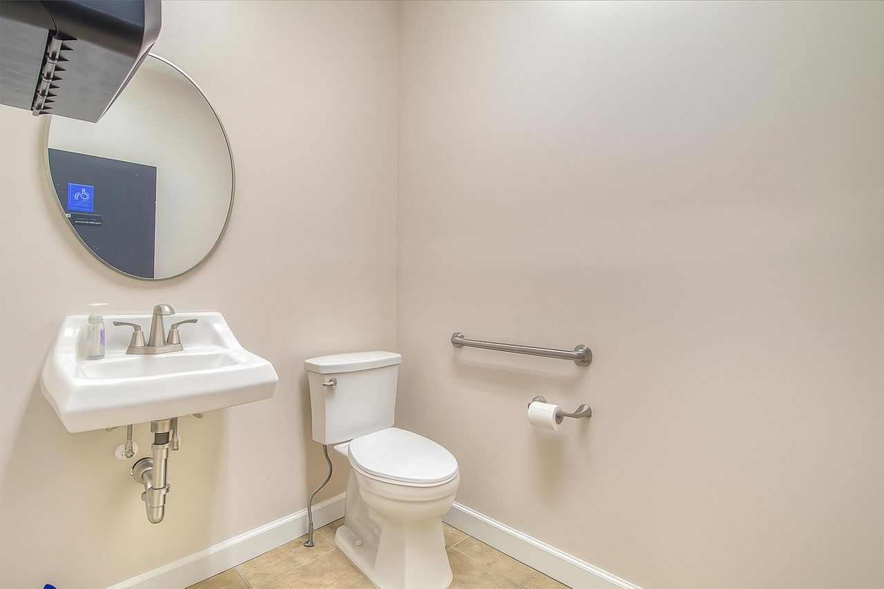 1 Carriage Lane Photo 12