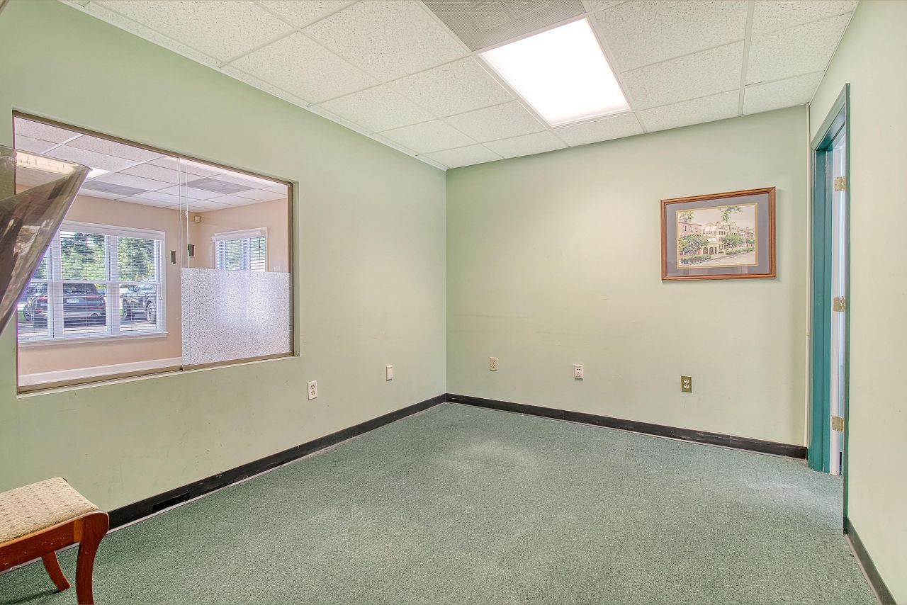 1 Carriage Lane Photo 16