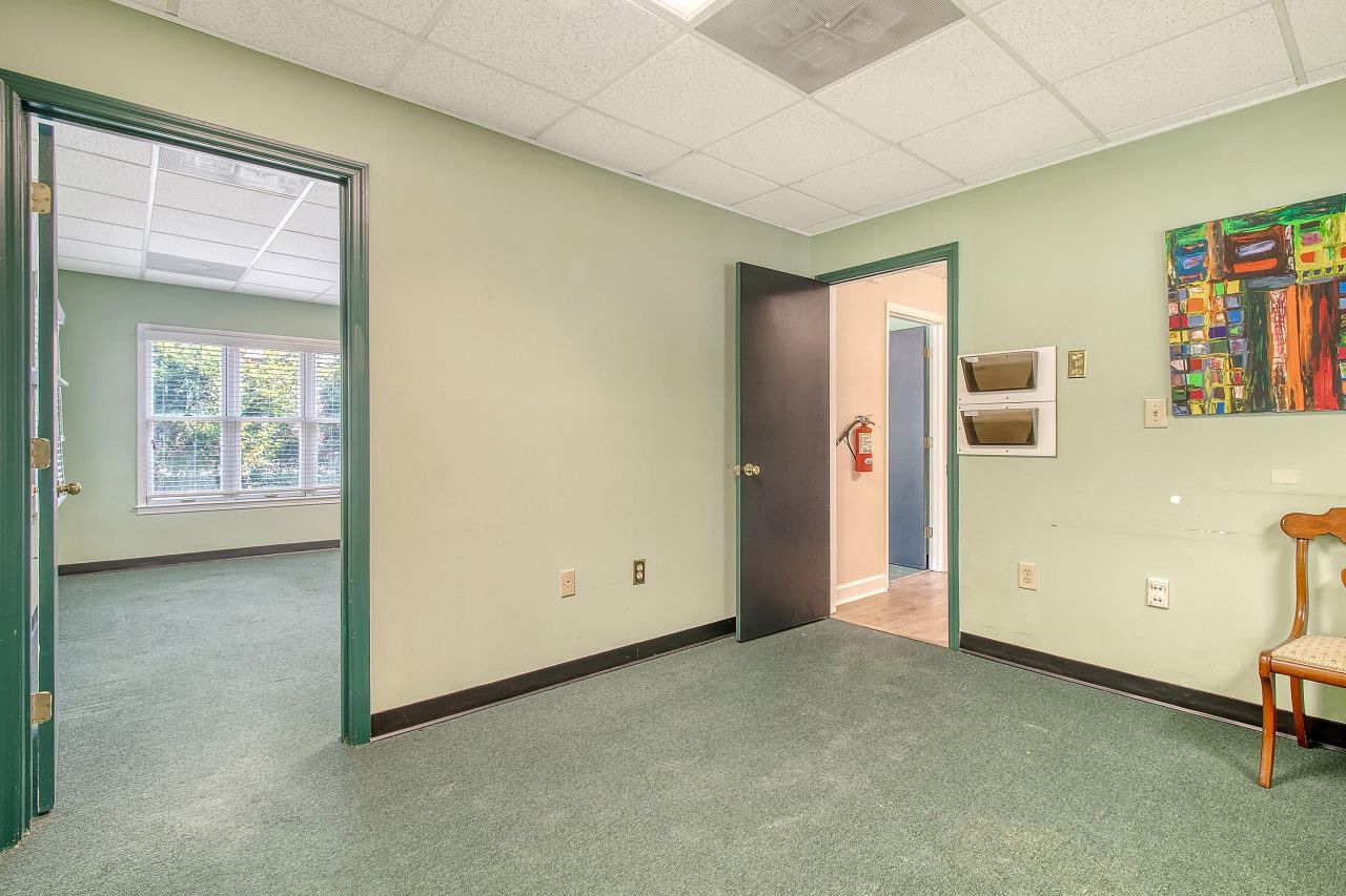 1 Carriage Lane Photo 18