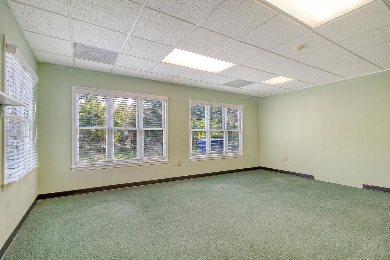 1 Carriage Lane Photo 21