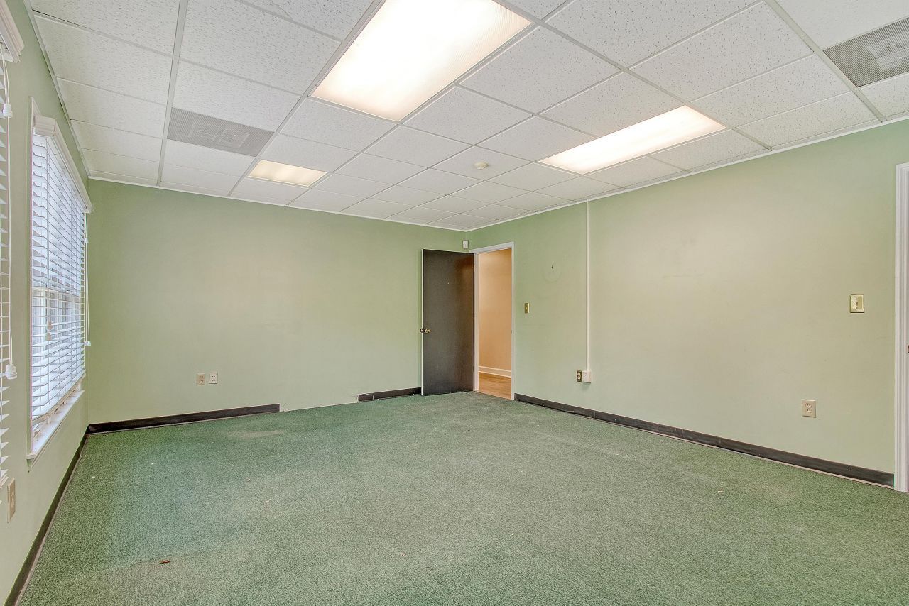 1 Carriage Lane Photo 22