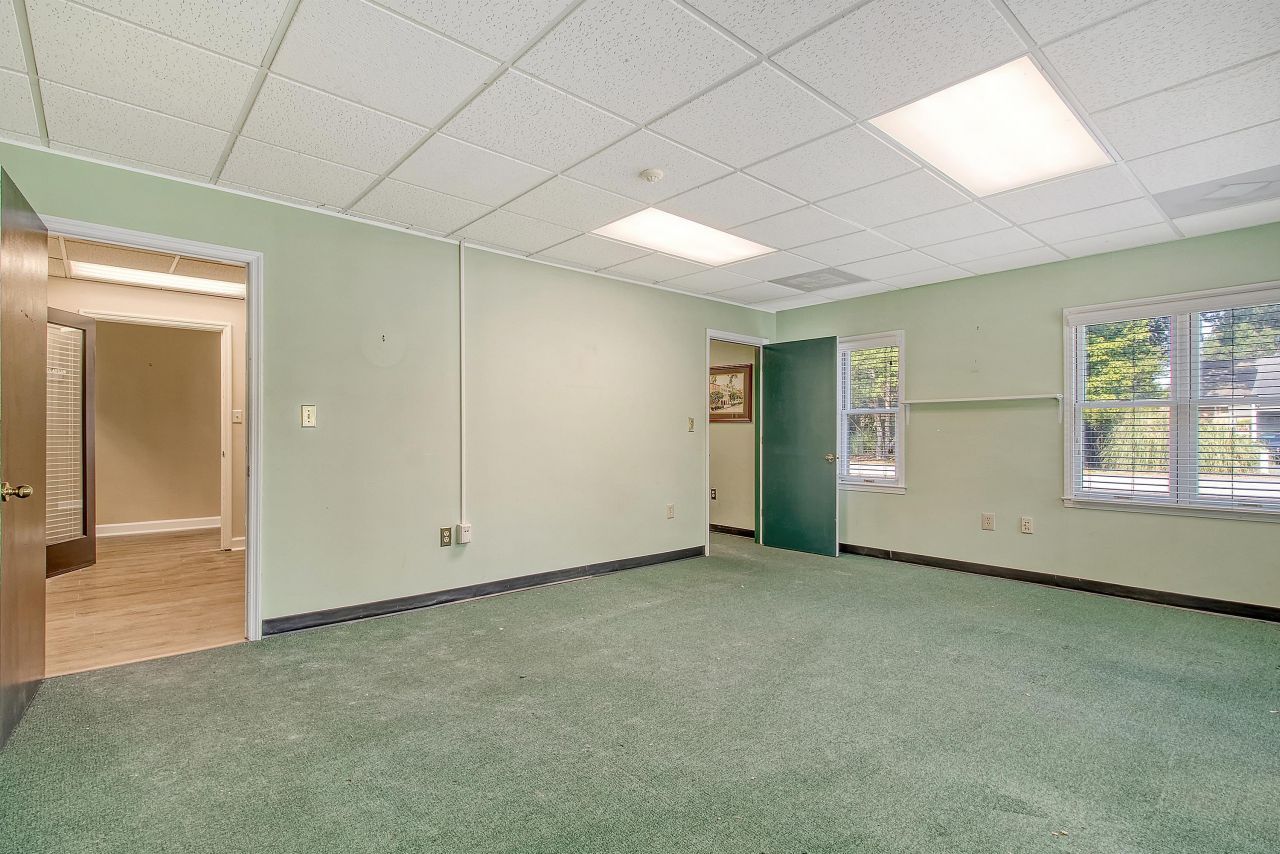 1 Carriage Lane Photo 23