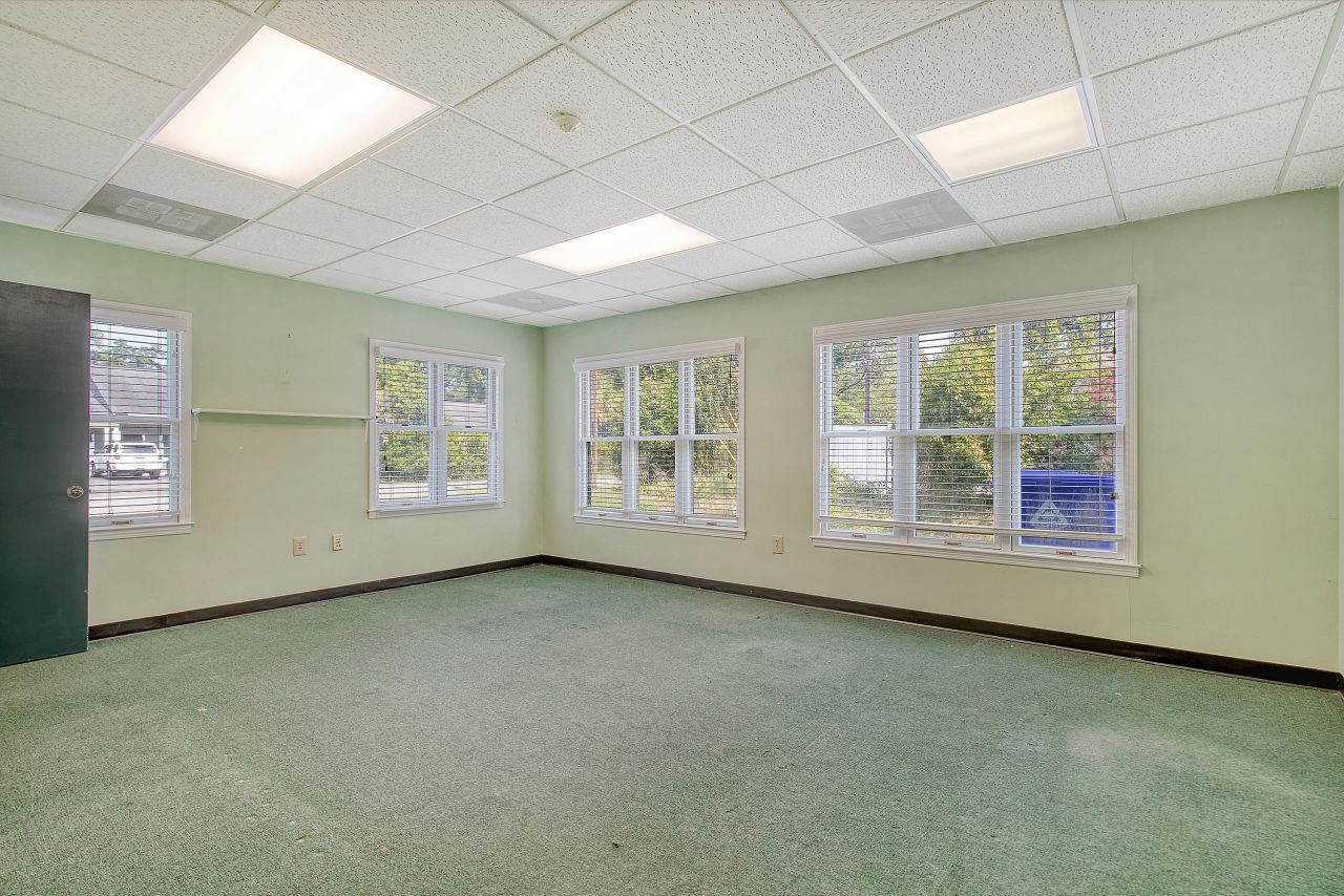 1 Carriage Lane Photo 24