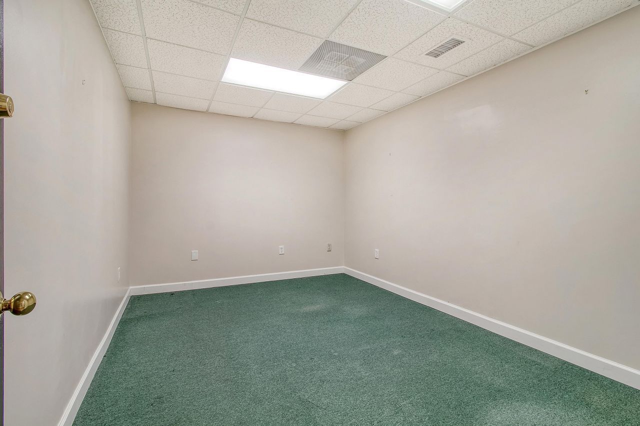 1 Carriage Lane Photo 26