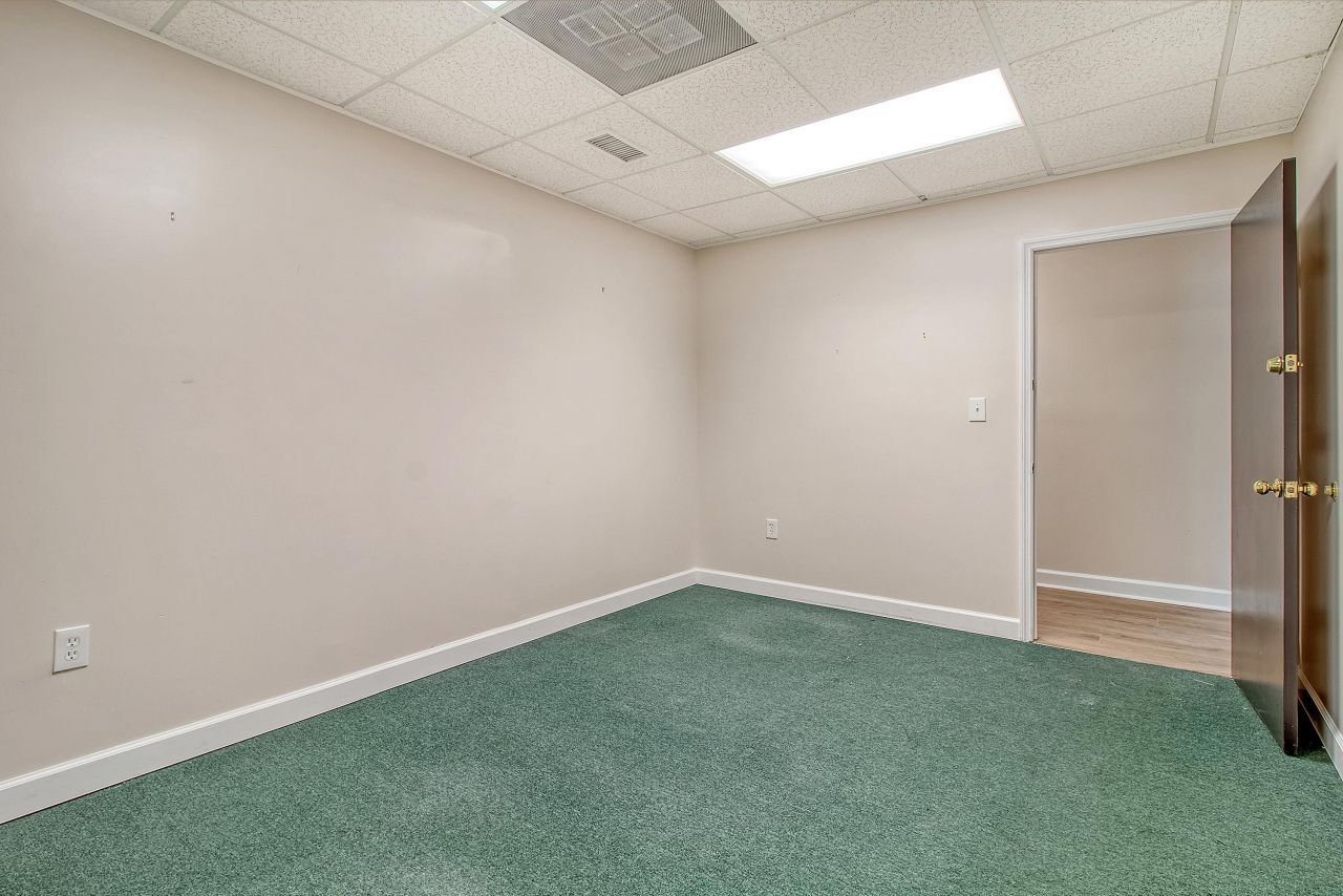 1 Carriage Lane Photo 27