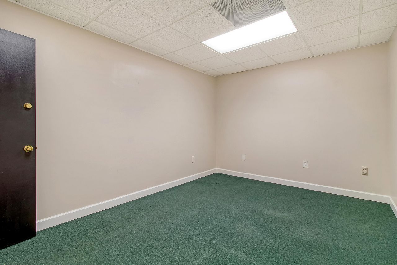 1 Carriage Lane Photo 29