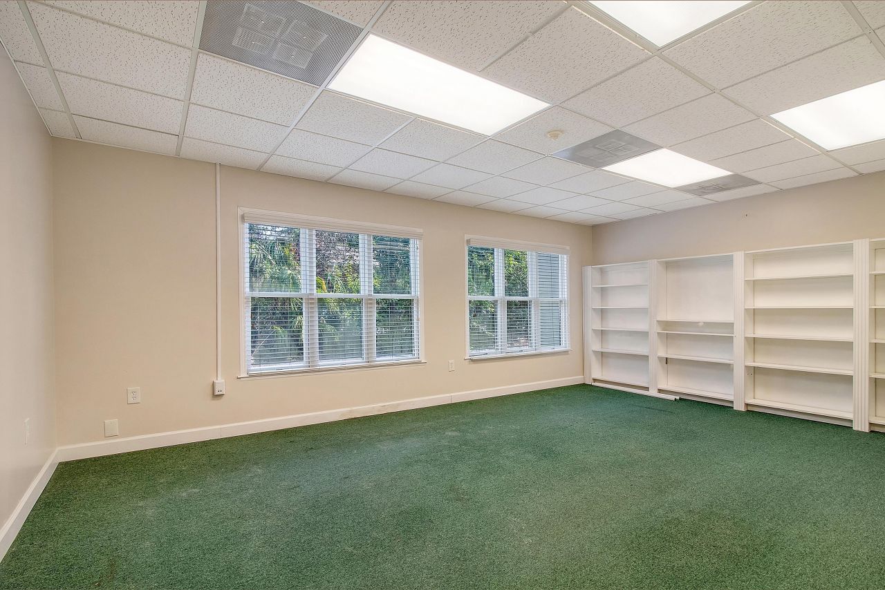 1 Carriage Lane Photo 30