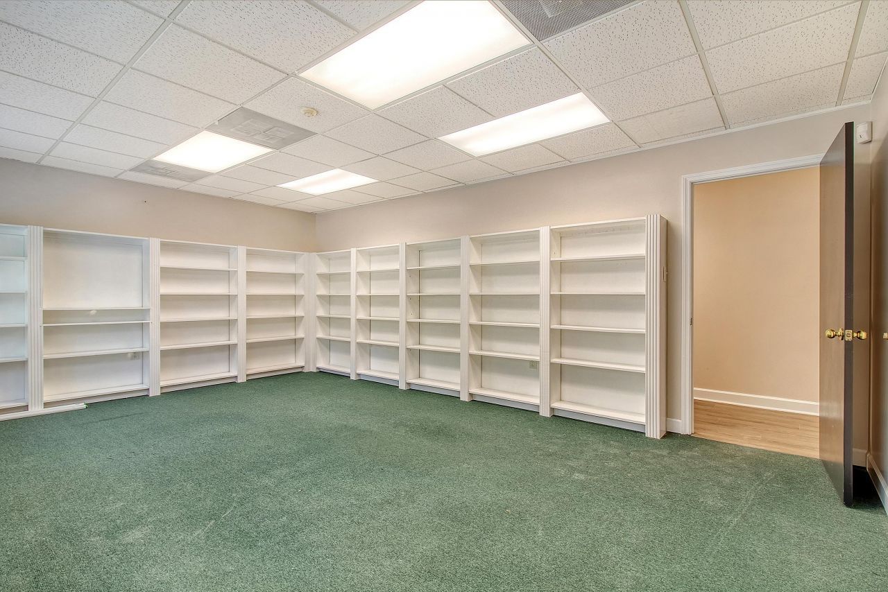 1 Carriage Lane Photo 31