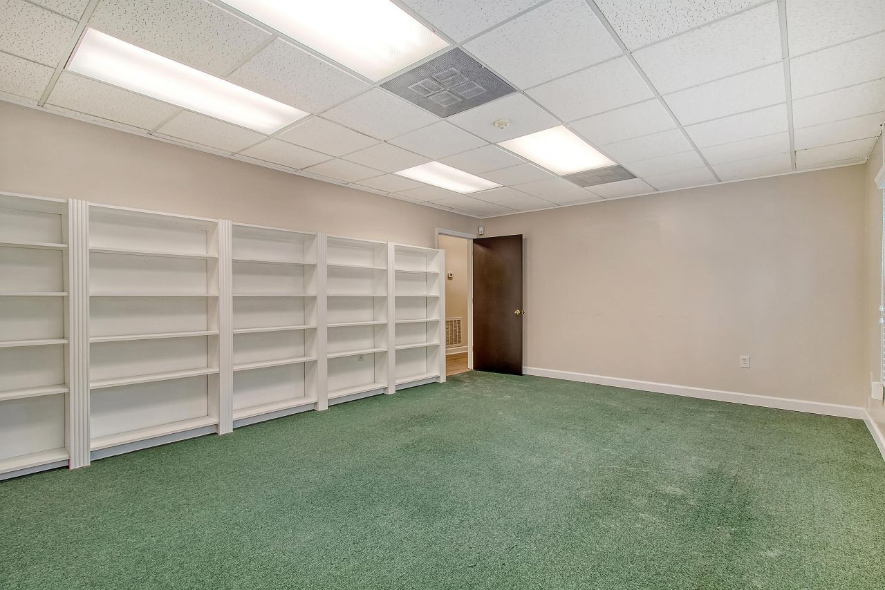 1 Carriage Lane Photo 32