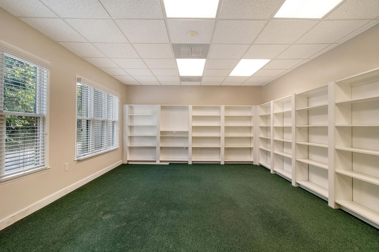 1 Carriage Lane Photo 34