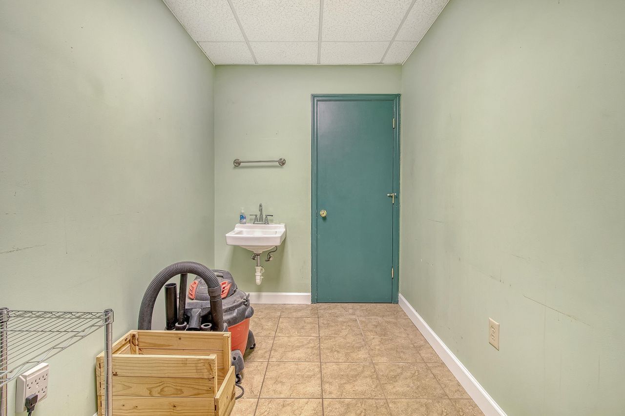 1 Carriage Lane Photo 36