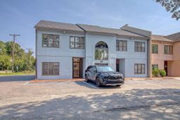 1 Carriage Lane photo 4