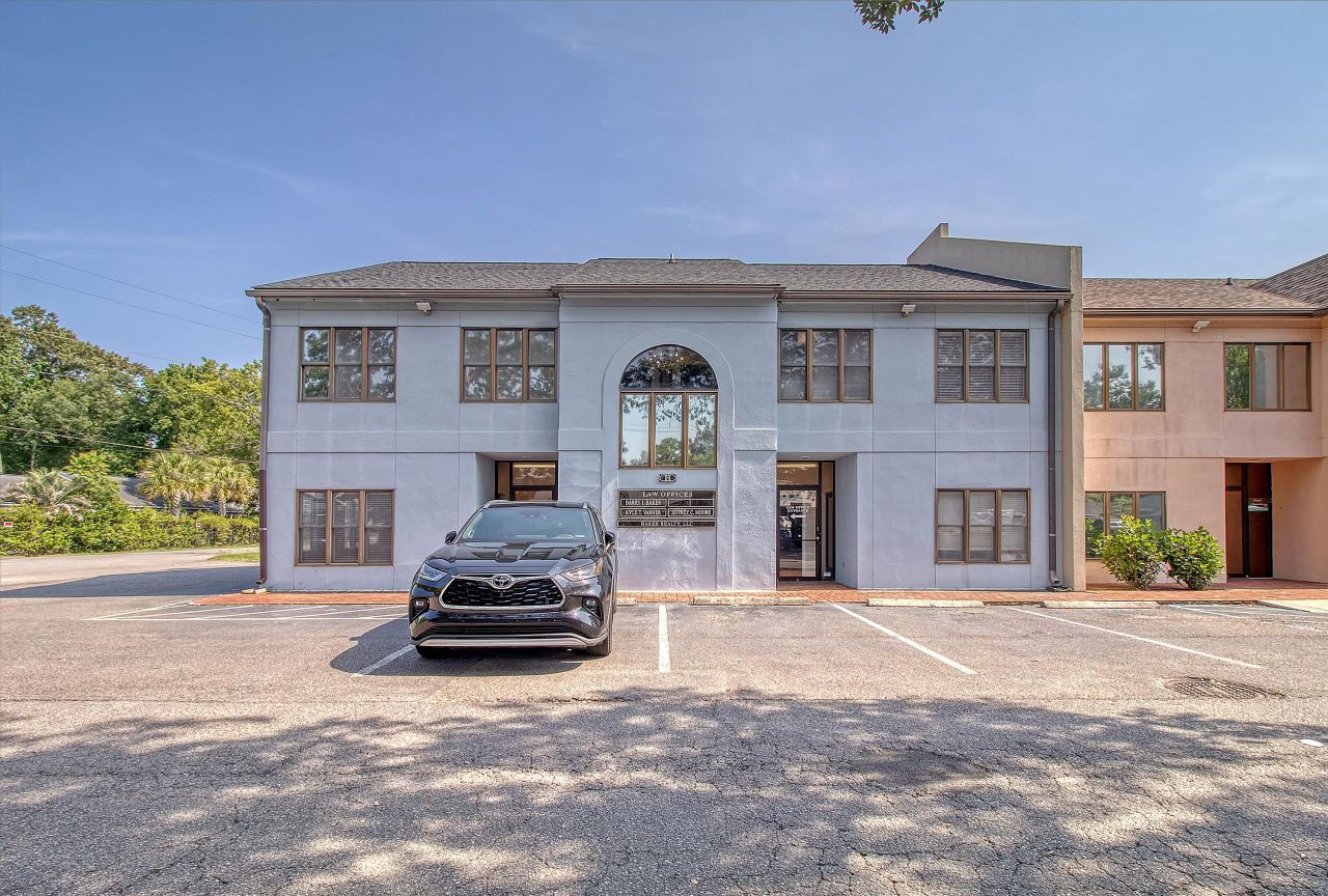 1 Carriage Lane Photo 41