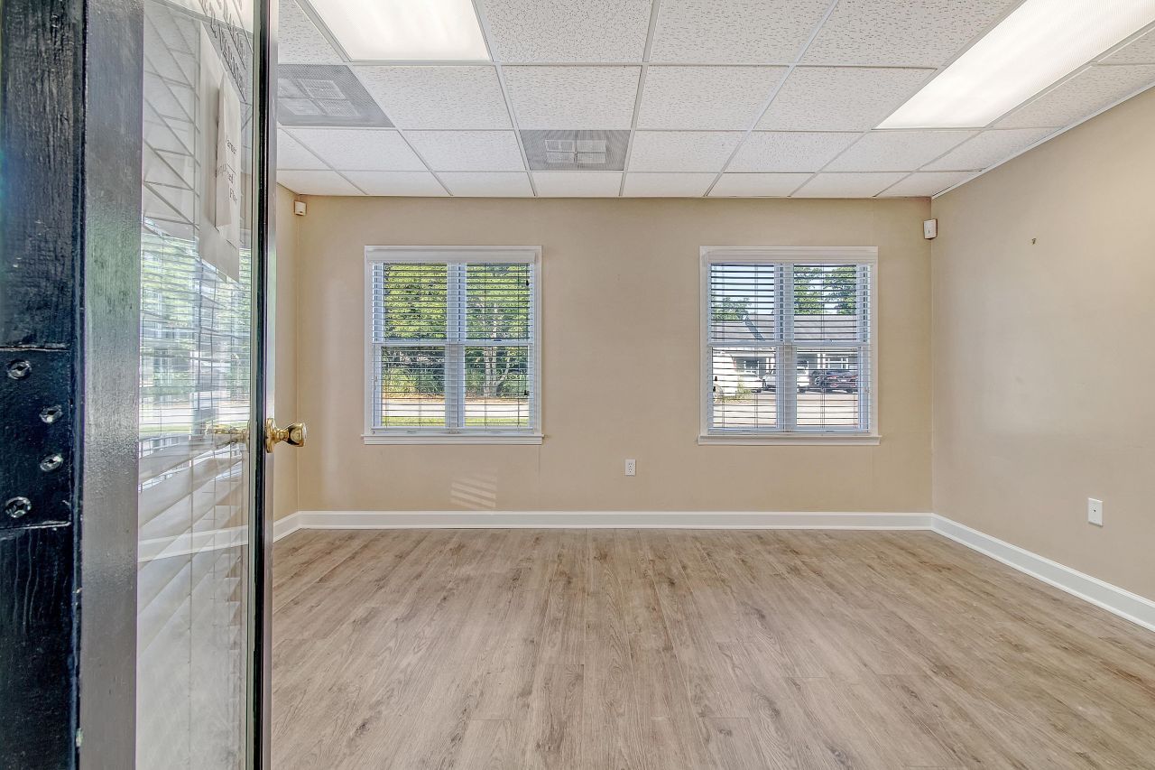 1 Carriage Lane Photo 7