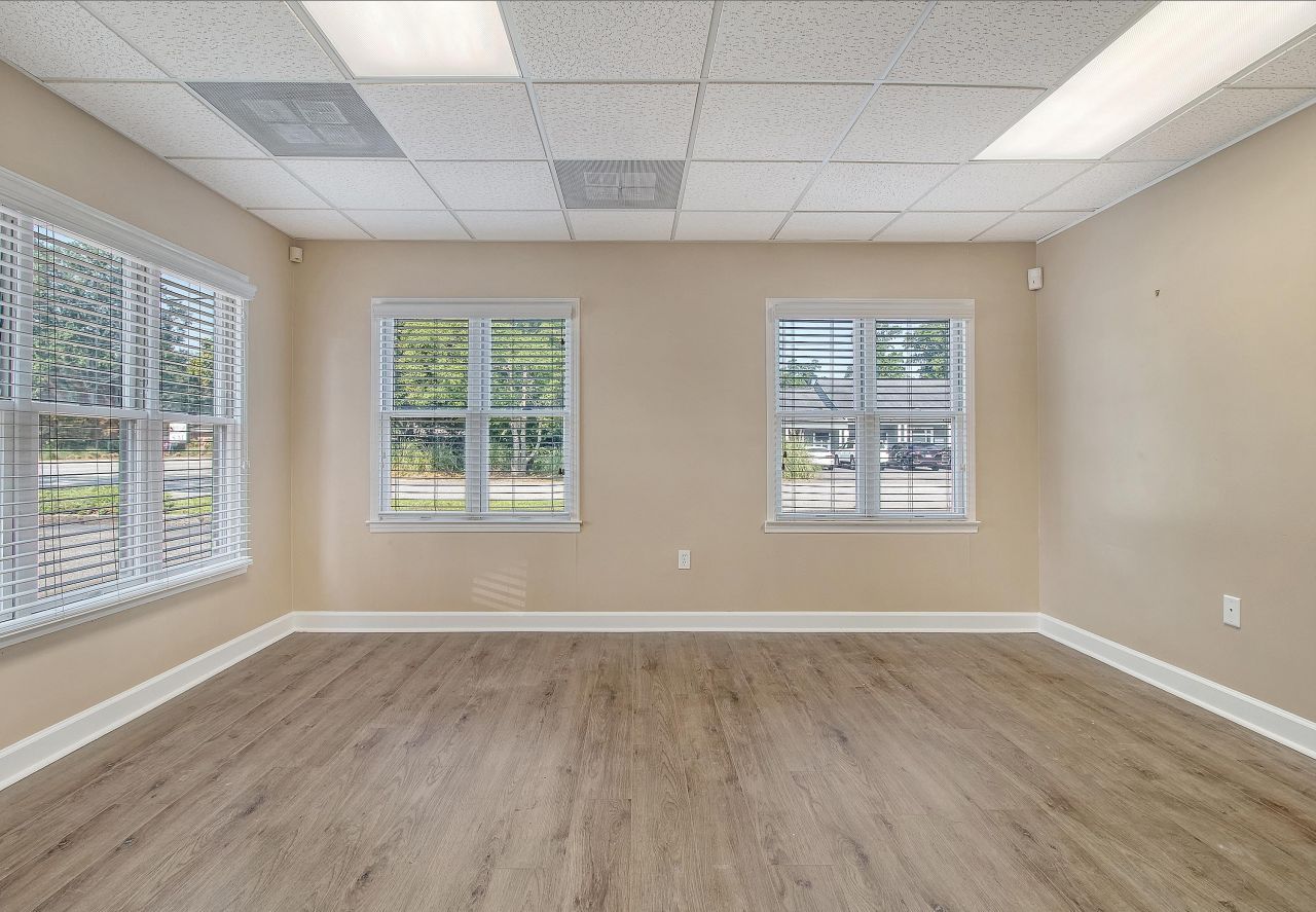 1 Carriage Lane Photo 8