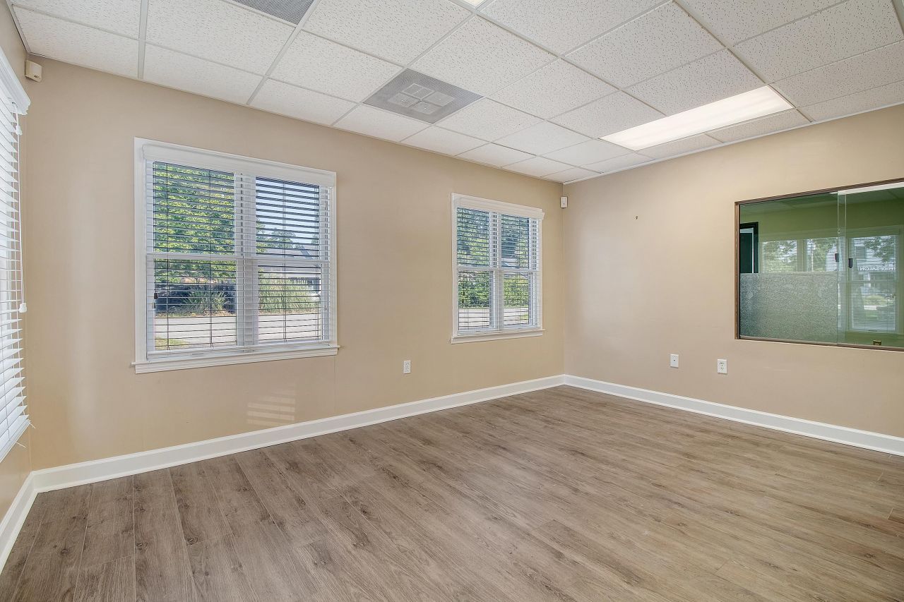 1 Carriage Lane Photo 9