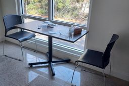 721 Longpoint Road photo 4