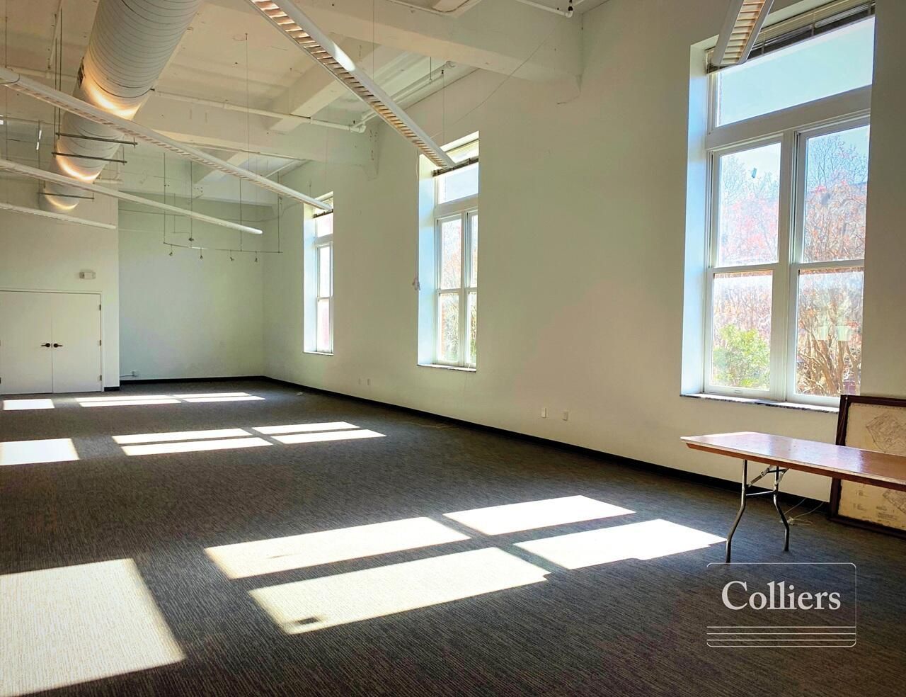 1360 Truxtun Avenue Photo 4