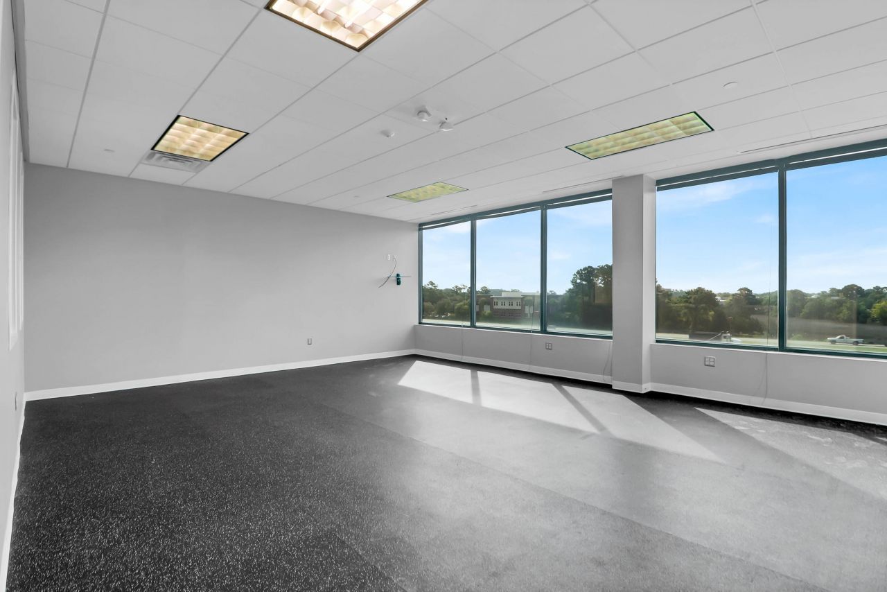 4401 Belle Oaks Drive Photo 11