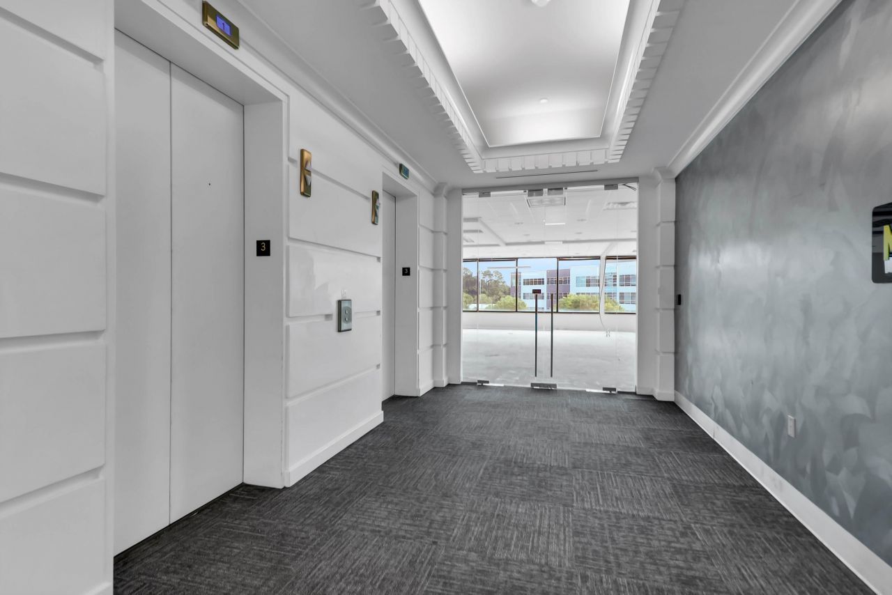 4401 Belle Oaks Drive Photo 9