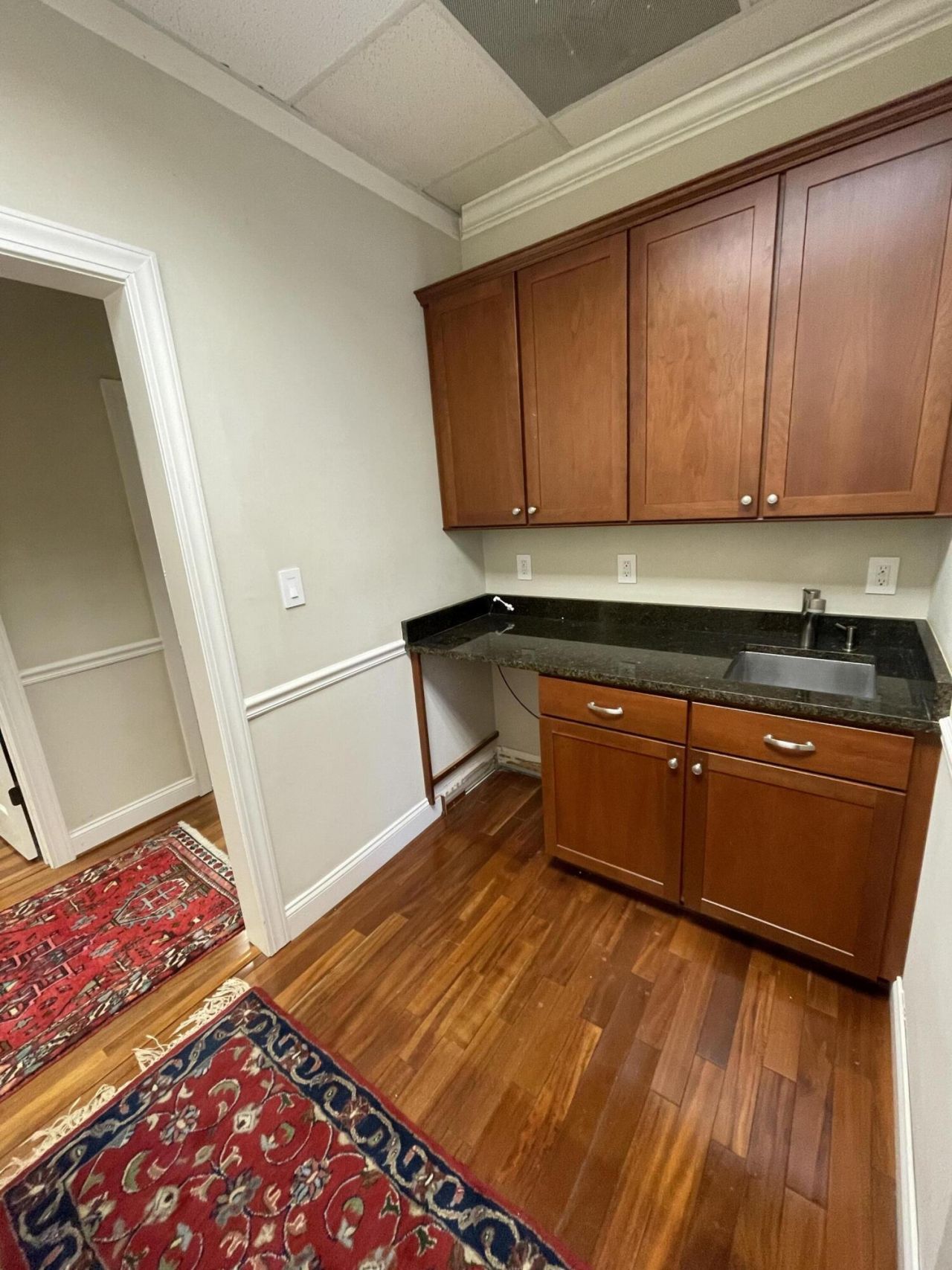 880 Johnnie Dodds Boulevard Photo 8